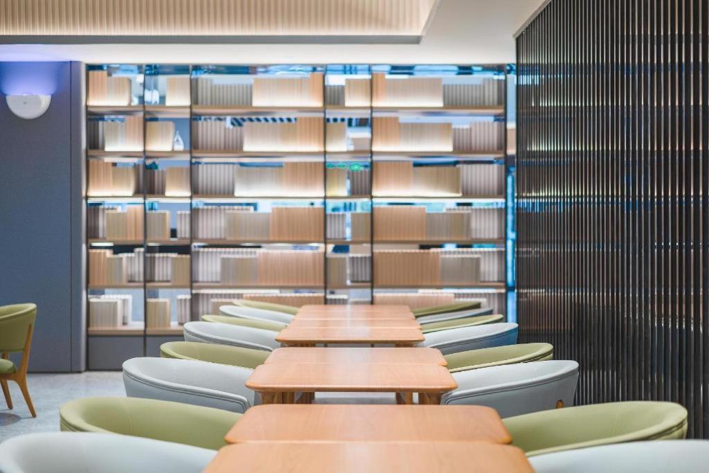 Ji Hutai Road Hotel 3*